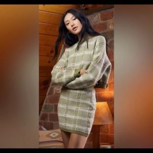 Lulus green sweater/skirt set